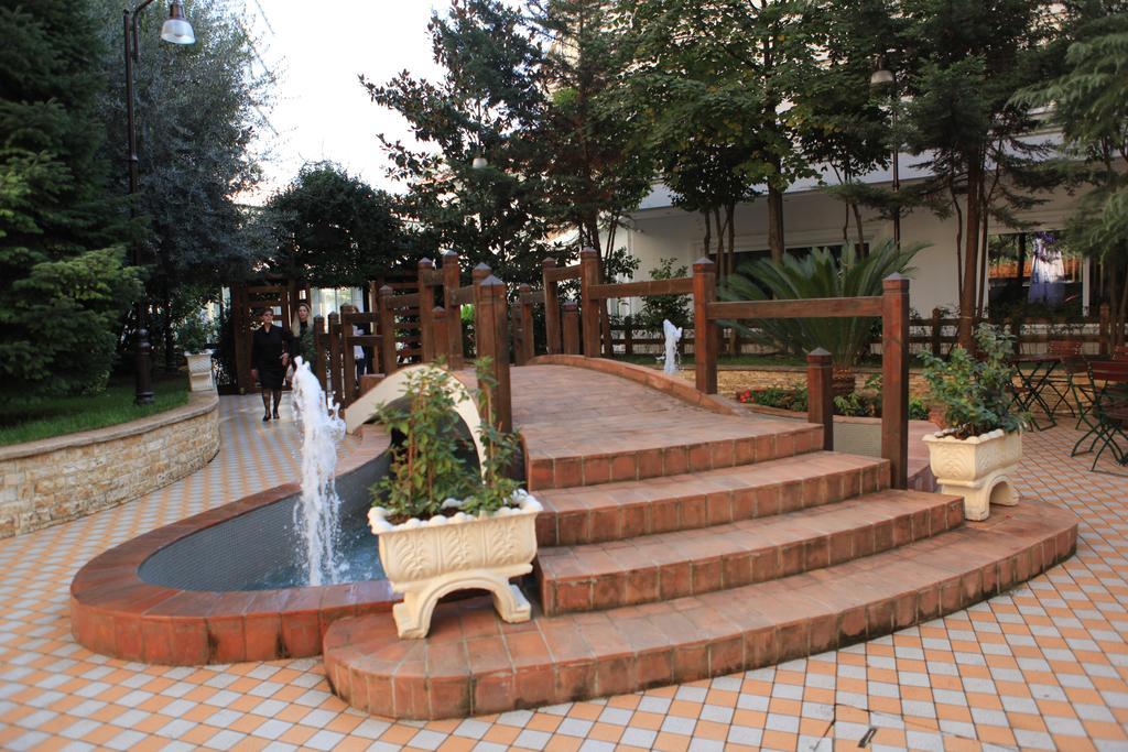 Prestige Hotel ティラナ エクステリア 写真